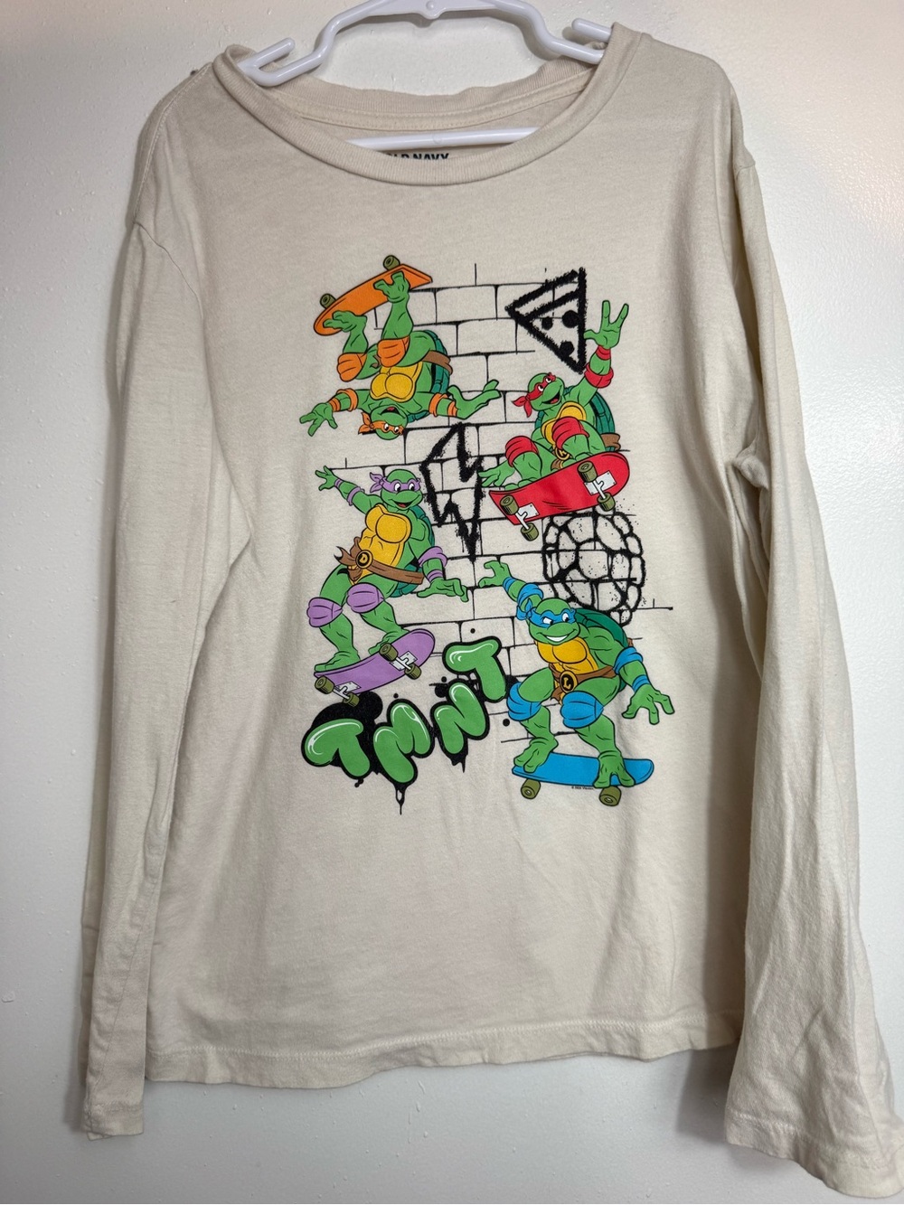 Old Navy Cream TMNT Skateboard Graphic Long-Sleeve Tee